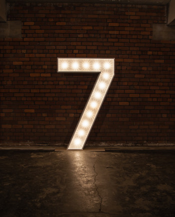 ‘7’ Marquee Light