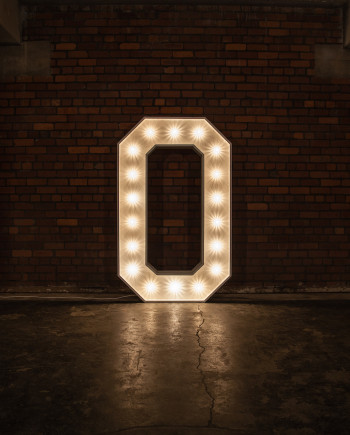‘O’ Marquee Light